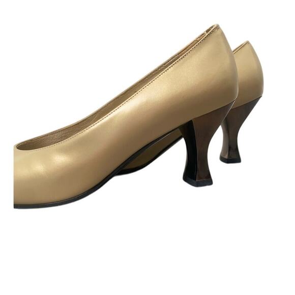 Vintage Salvatore Ferragamo Beige Heels Pumps Size 7.5 - Picture 11 of 13
